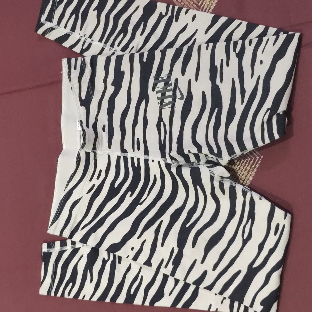 Nike track - Picture 1 of 4
